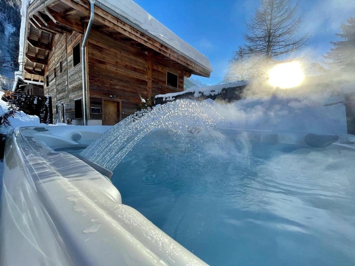 Chalet Le Petit Nicolas, Jacuzzi, Vue Mont Blanc Chamonix Exterior photo